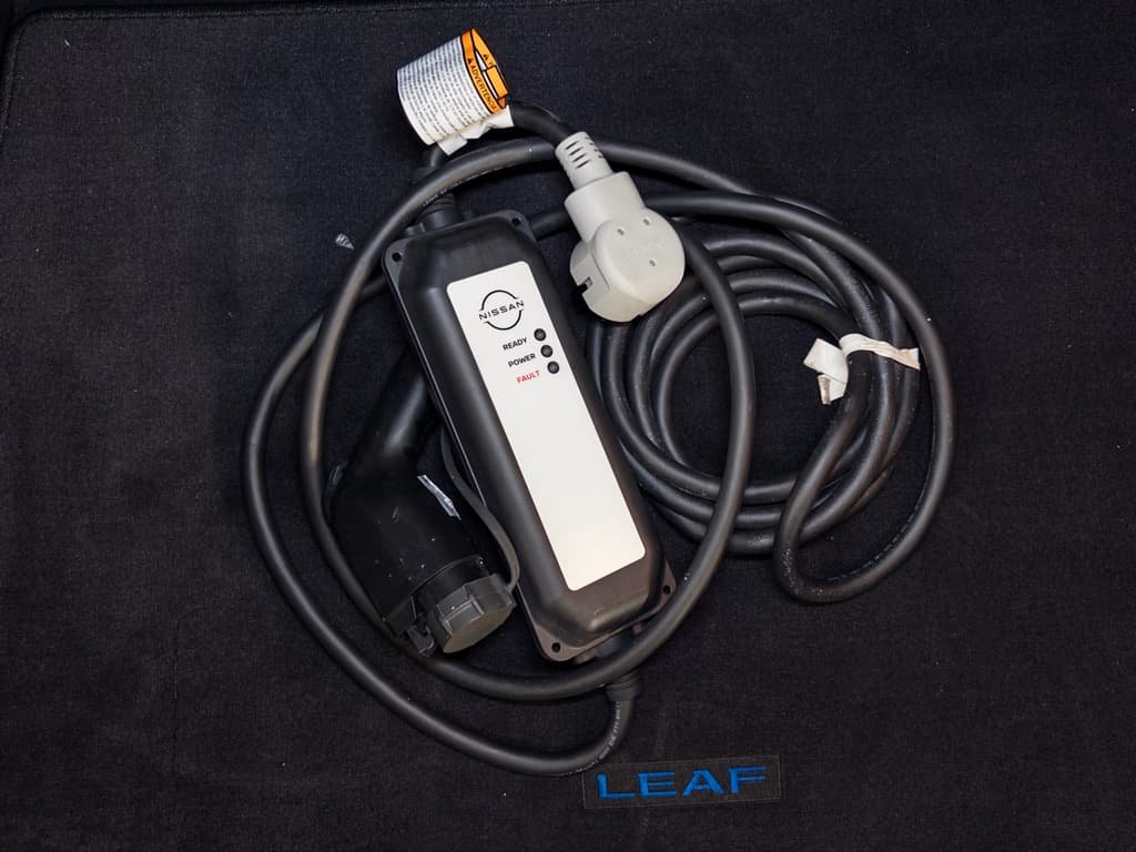 2023 Nissan LEAF view 6
