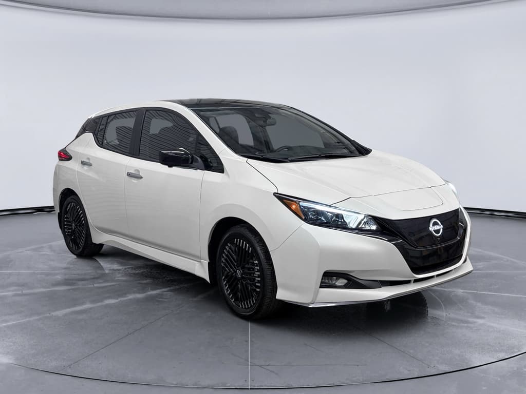 2023 Nissan LEAF view 4