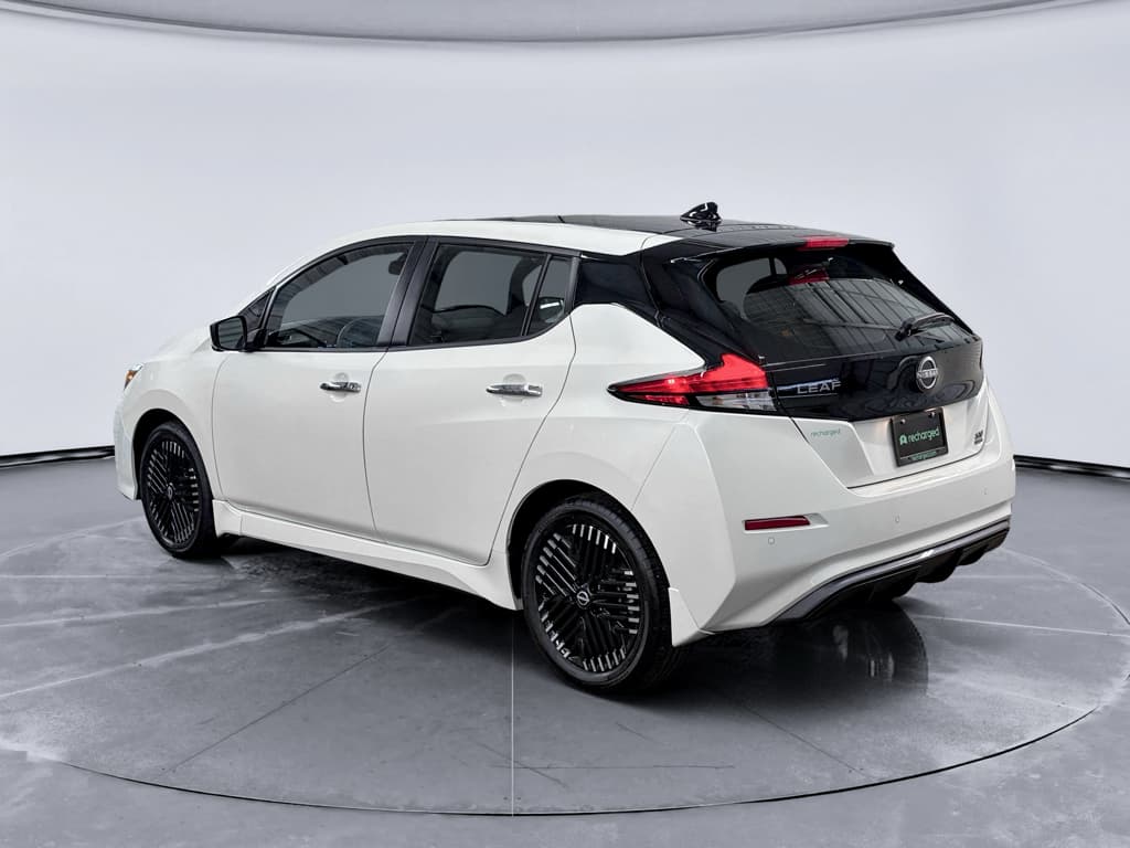 2023 Nissan LEAF view 2