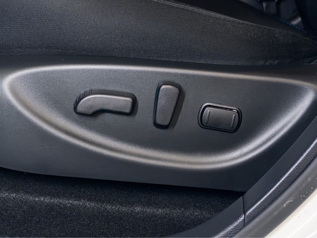 2023 Nissan LEAF view 7