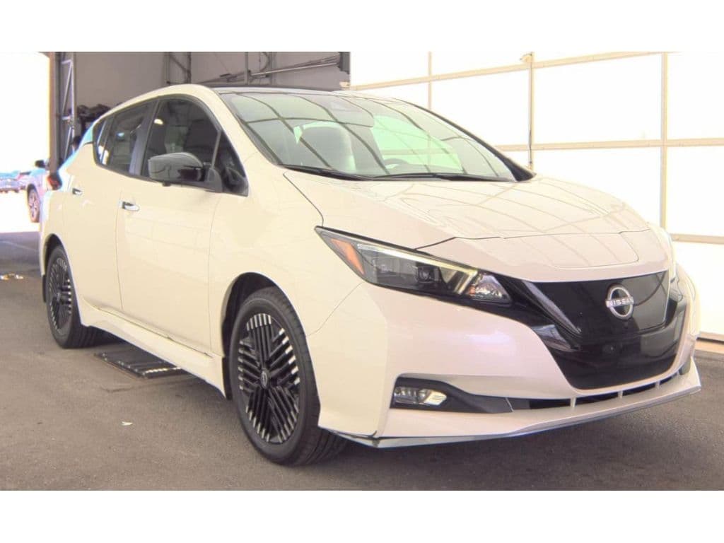 2023 Nissan LEAF view 2