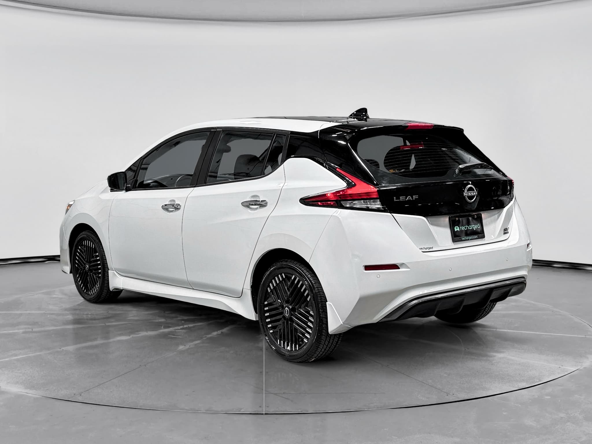 2023 Nissan LEAF view 2
