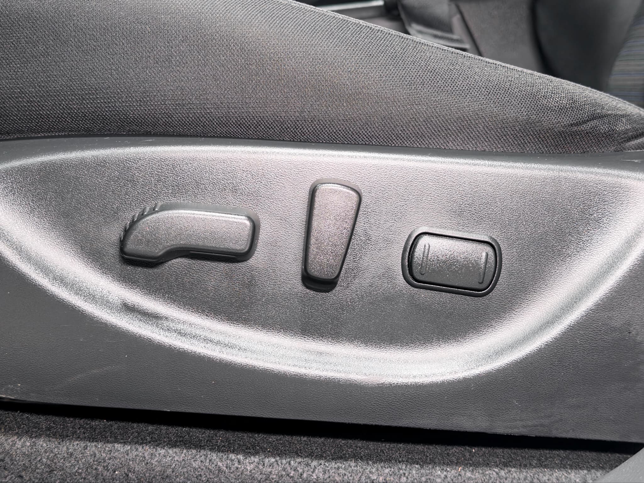 2023 Nissan LEAF view 7