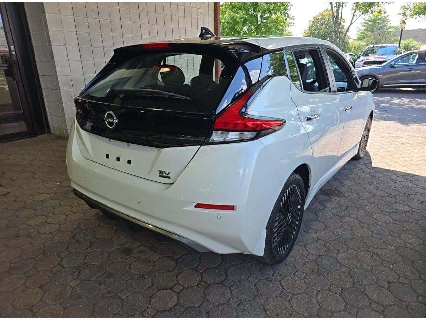2023 Nissan LEAF view 3