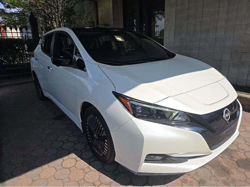 2023 Nissan LEAF view 4