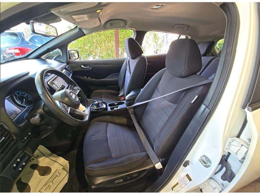 2023 Nissan LEAF view 5
