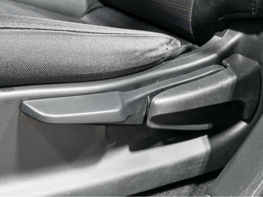 2022 Nissan LEAF view 6