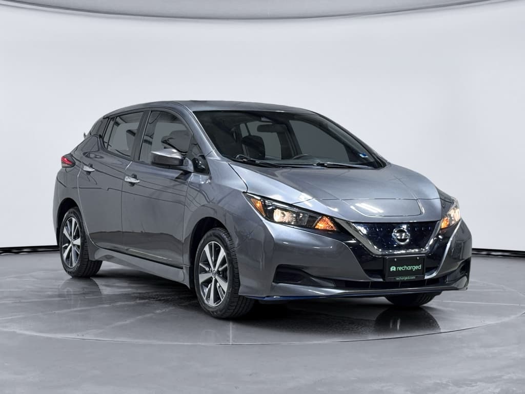 2022 Nissan LEAF view 4