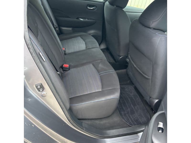 2022 Nissan LEAF view 6