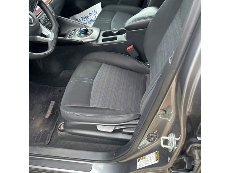 2022 Nissan LEAF view 5
