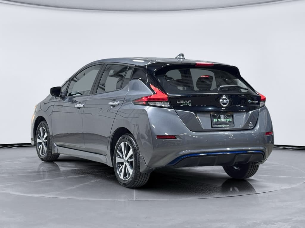 2022 Nissan LEAF view 2