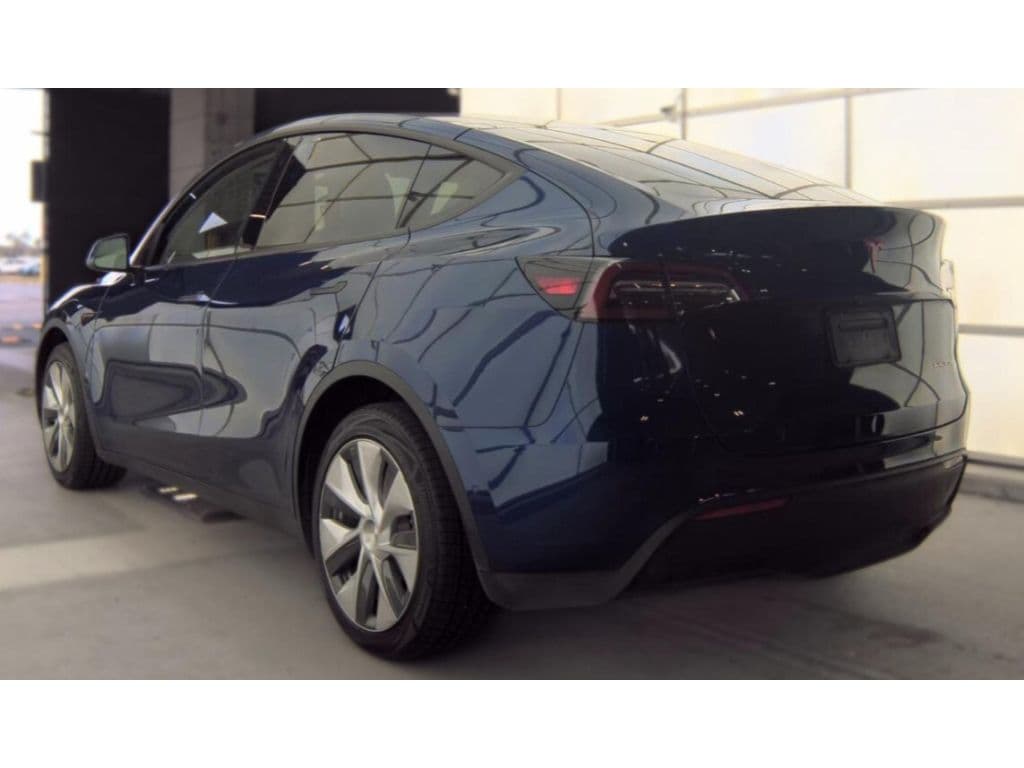 2022 Tesla Model Y view 4