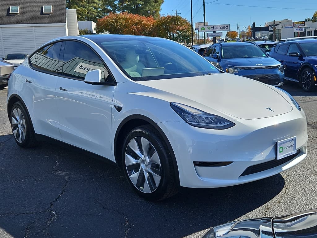 2022 Tesla Model Y view 4