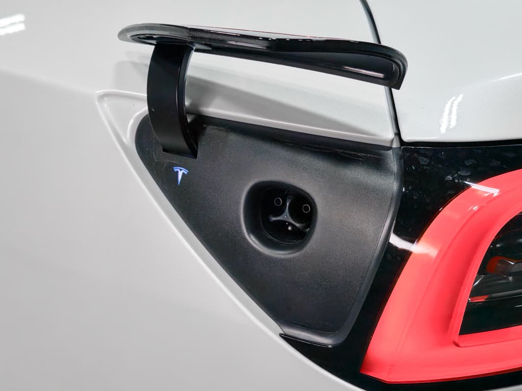 2023 Tesla Model 3 view 5