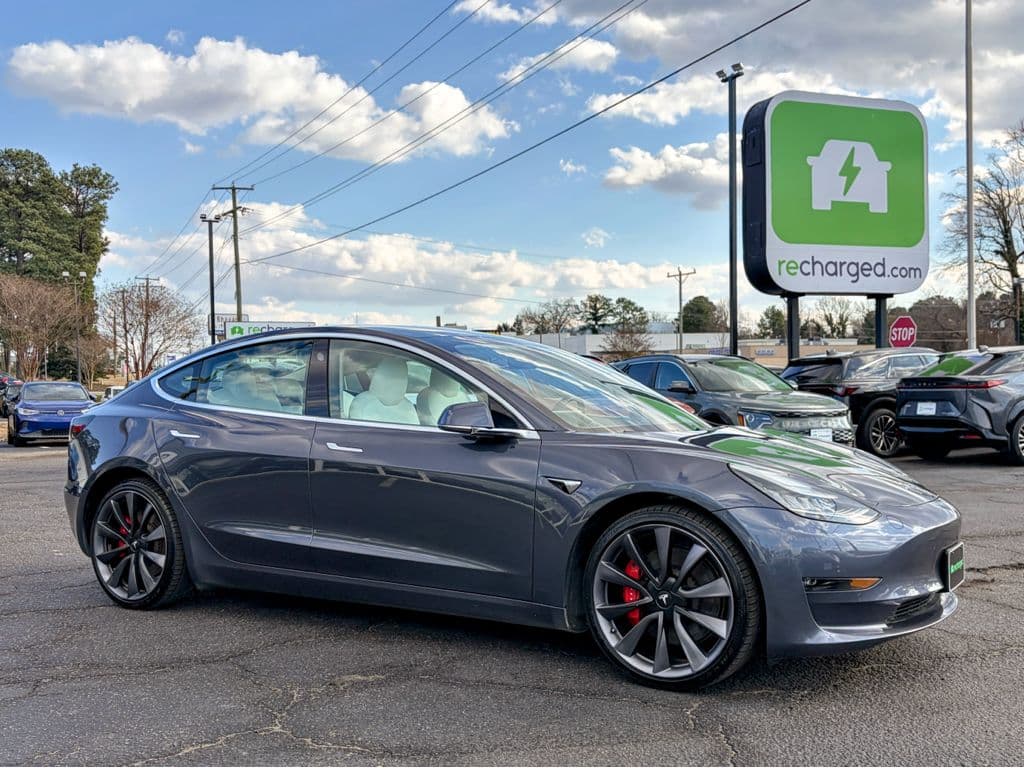 2020 Tesla Model 3 view 4