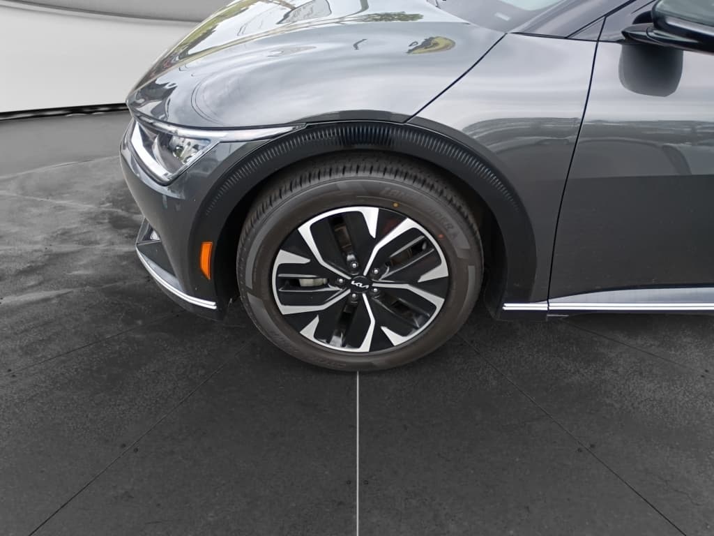 2023 Kia EV6 view 6