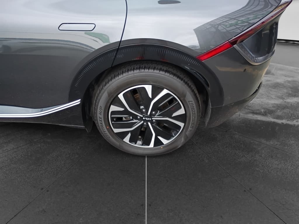 2023 Kia EV6 view 7