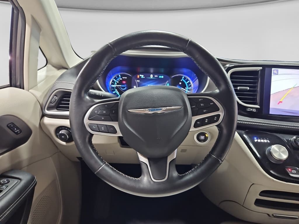 2021 Chrysler Pacifica view 7
