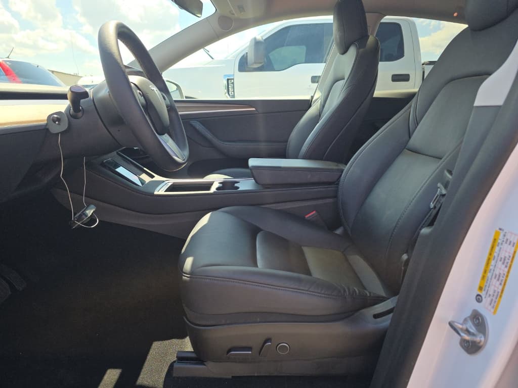 2023 Tesla Model Y view 5