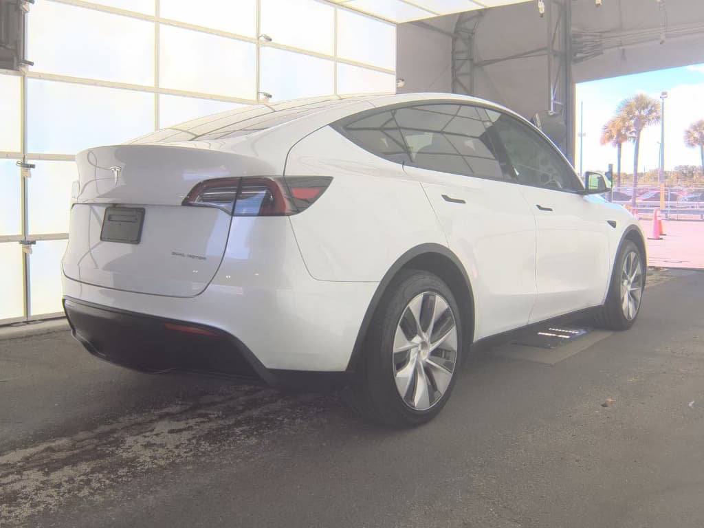 2023 Tesla Model Y view 3