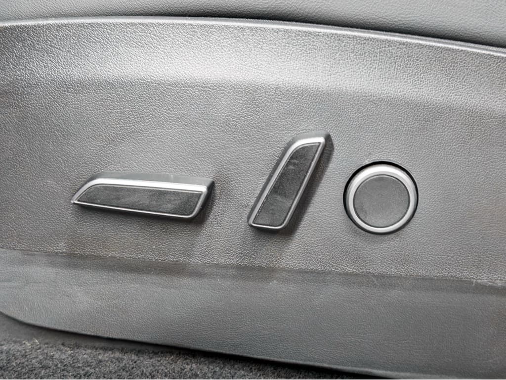 2023 Tesla Model Y view 6