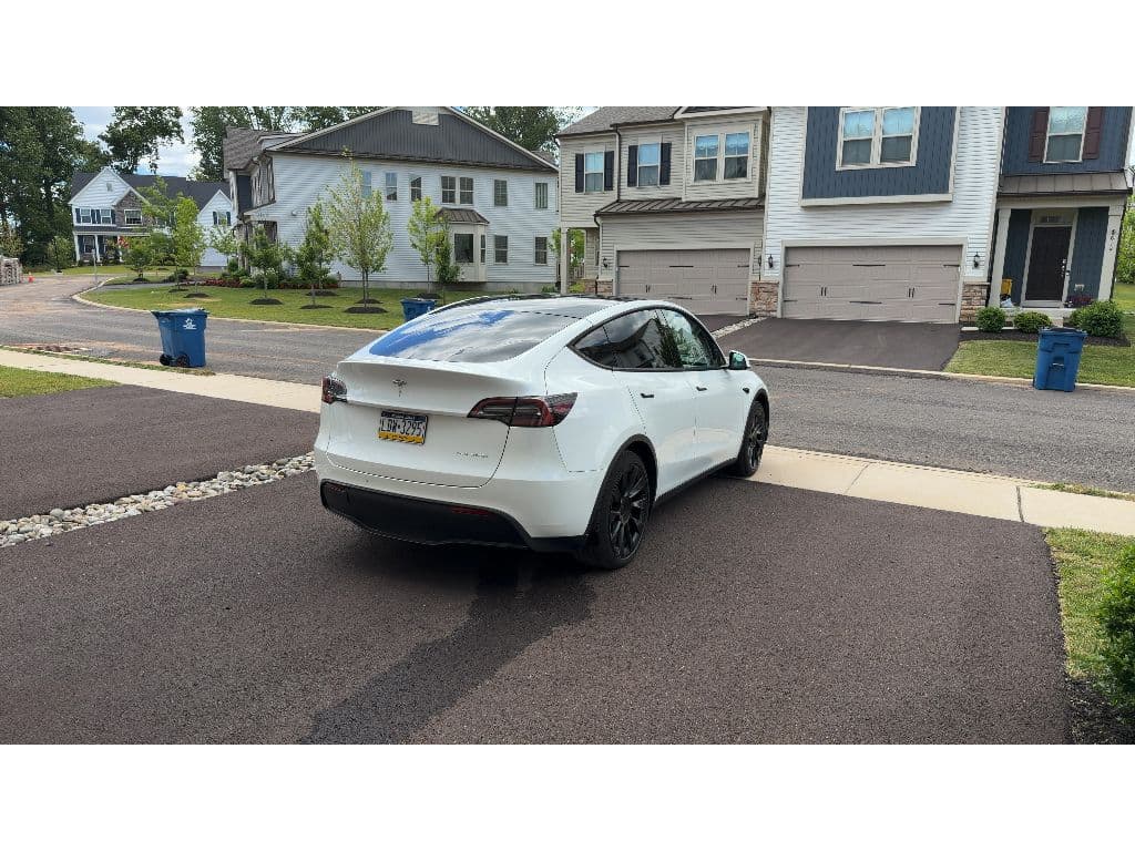 2023 Tesla Model Y view 3