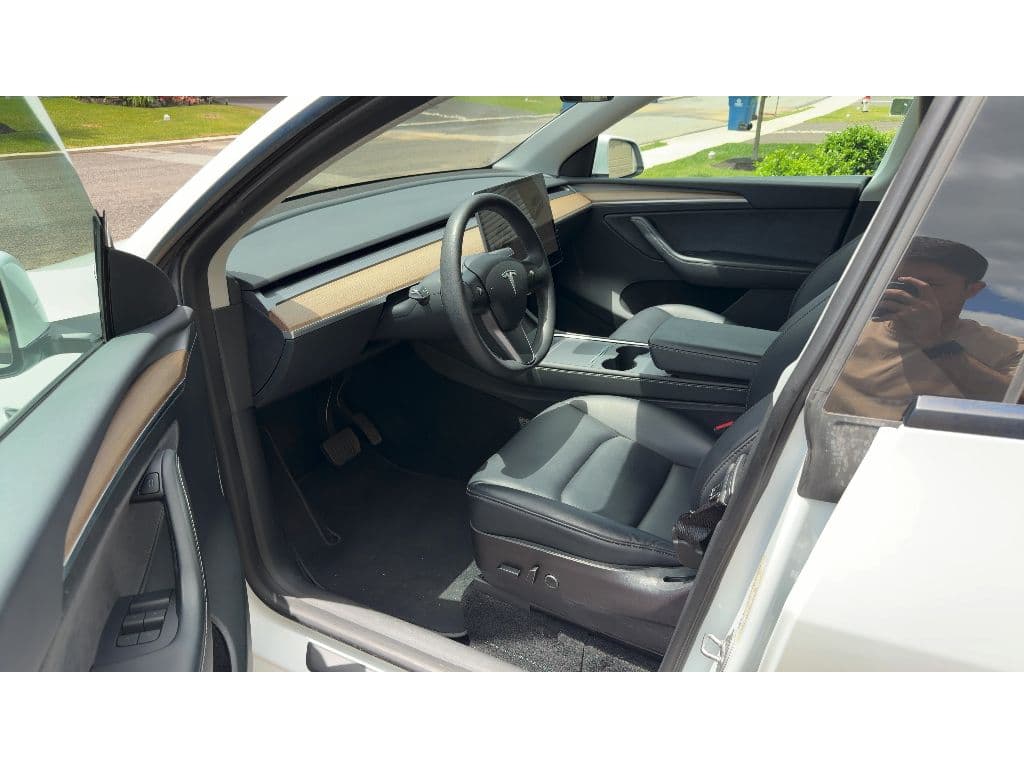 2023 Tesla Model Y view 5
