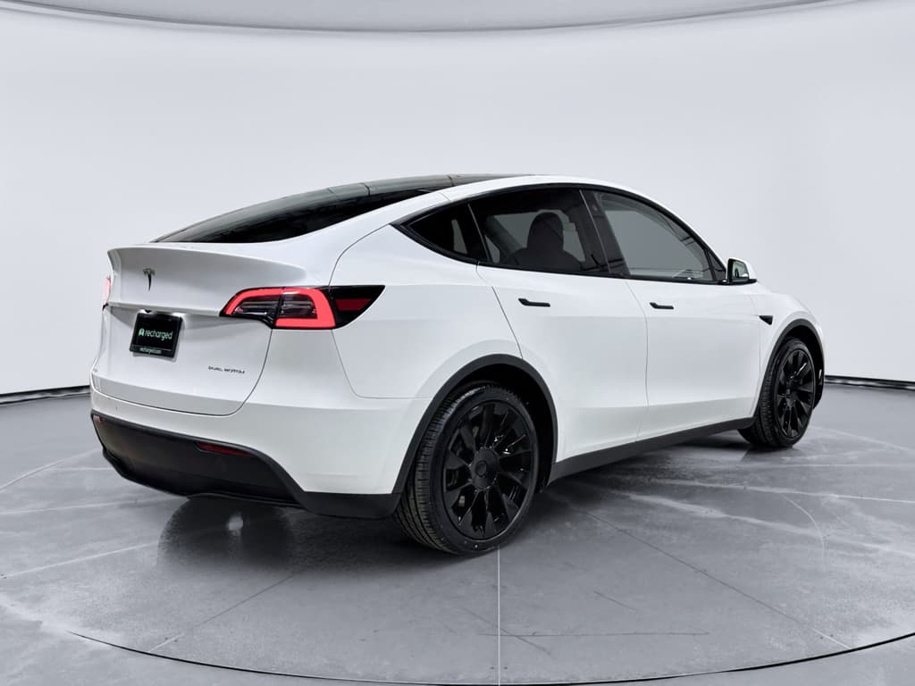 2023 Tesla Model Y view 3