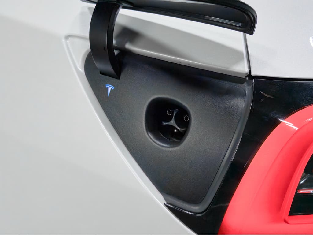 2023 Tesla Model Y view 5