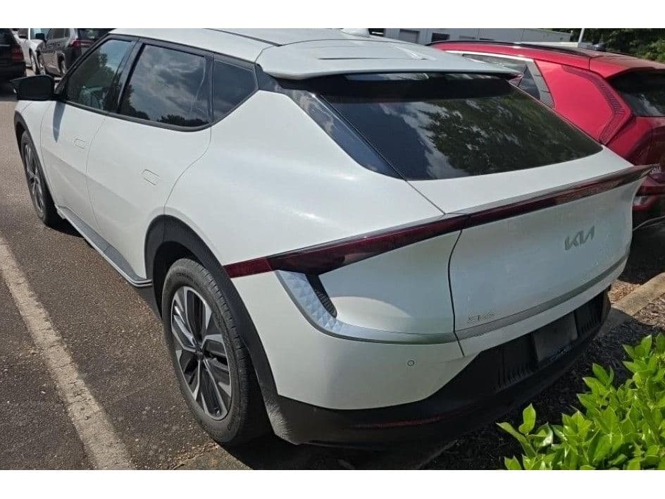 2024 Kia EV6 view 4