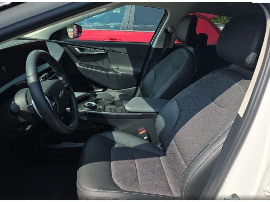 2024 Kia EV6 view 5