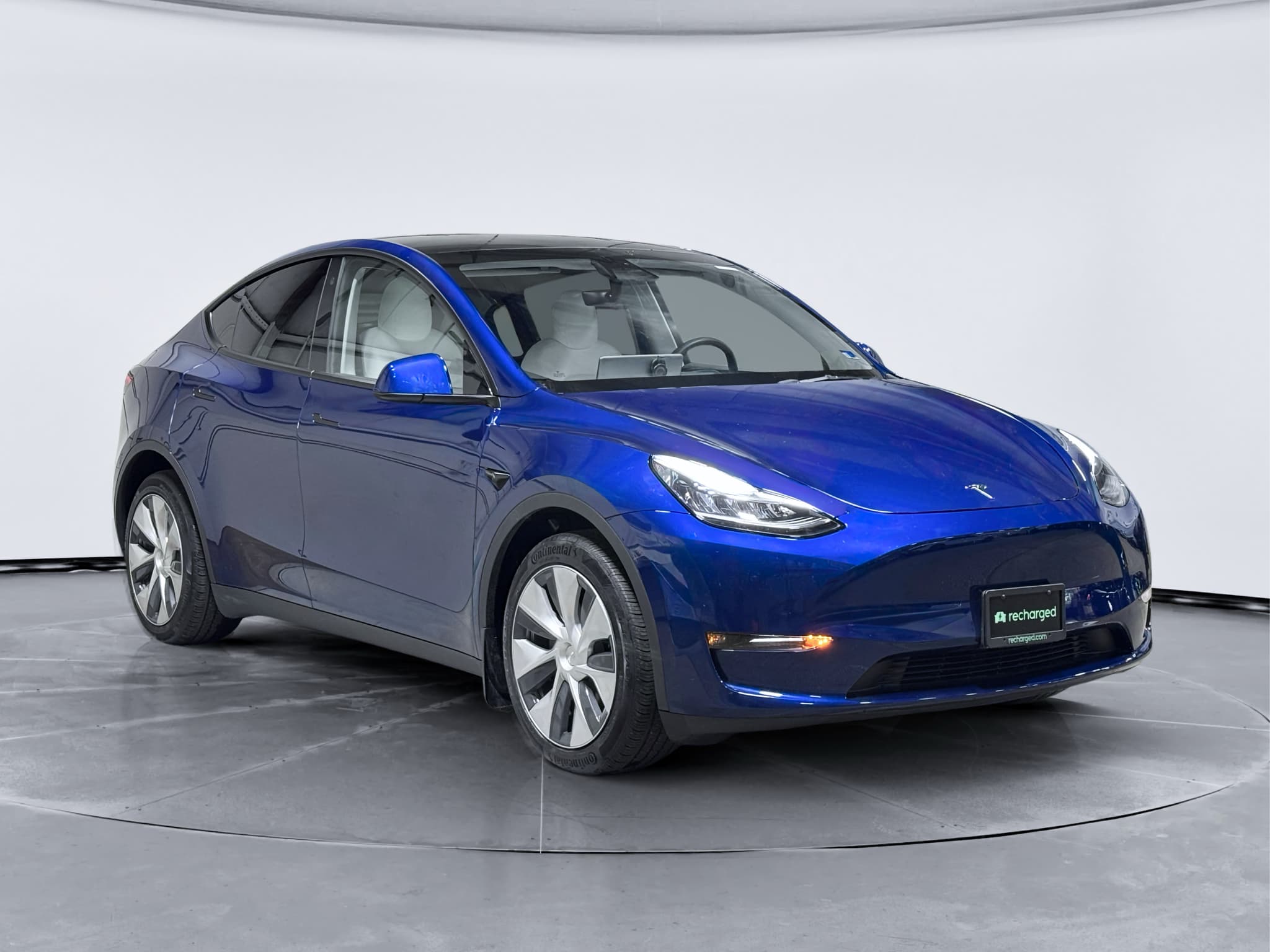 2023 Tesla Model Y view 4