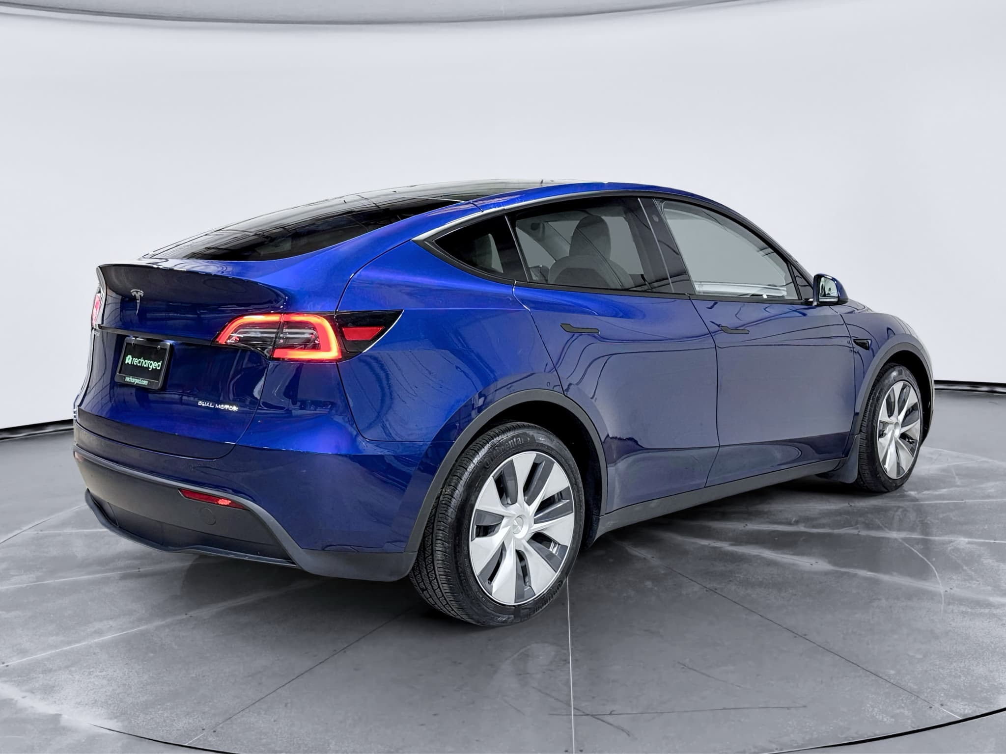 2023 Tesla Model Y view 3