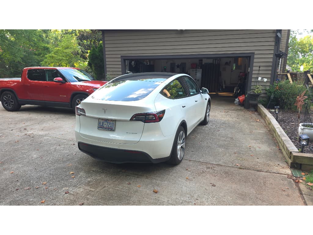 2023 Tesla Model Y view 4