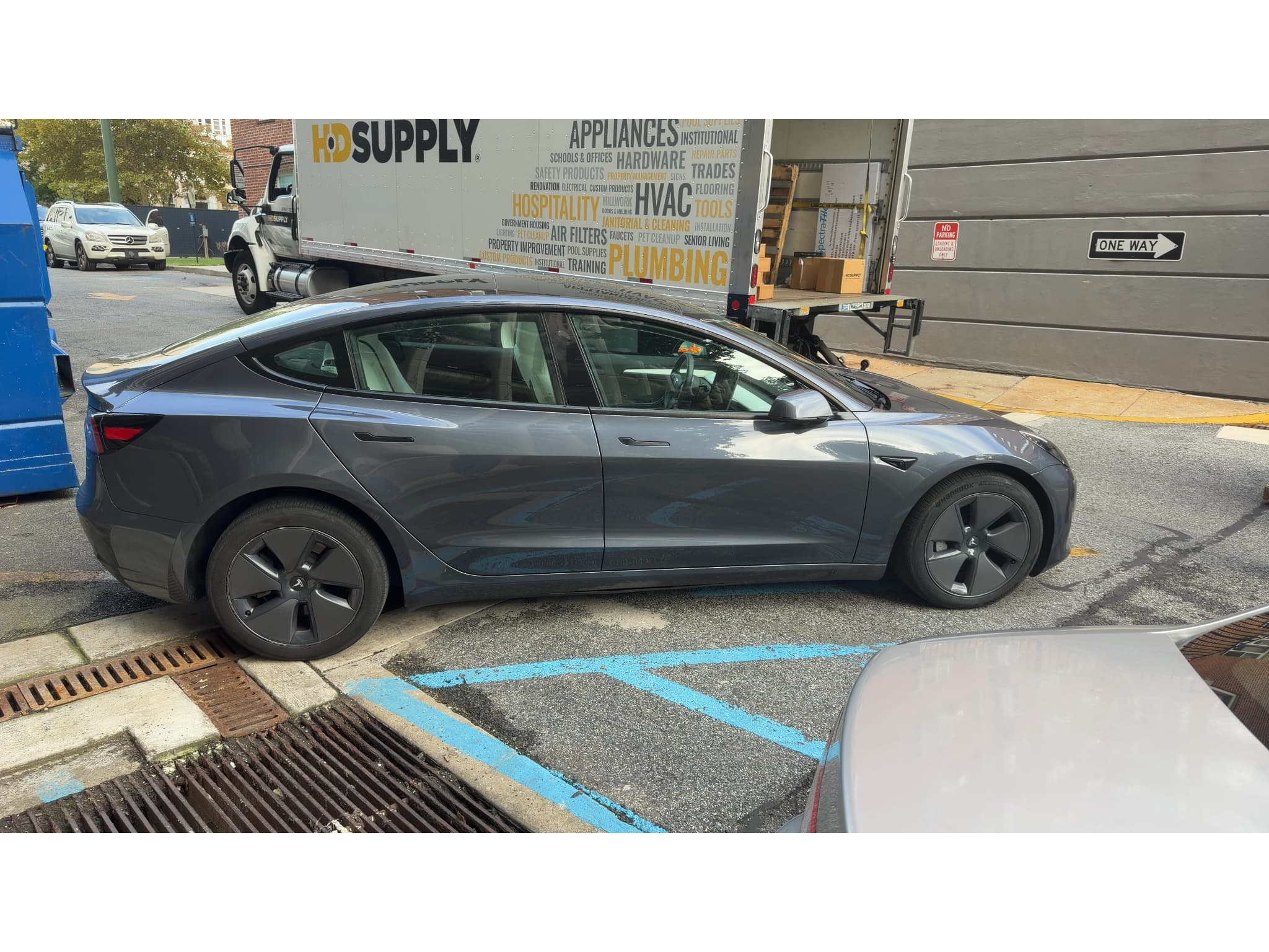 2023 Tesla Model 3 view 3