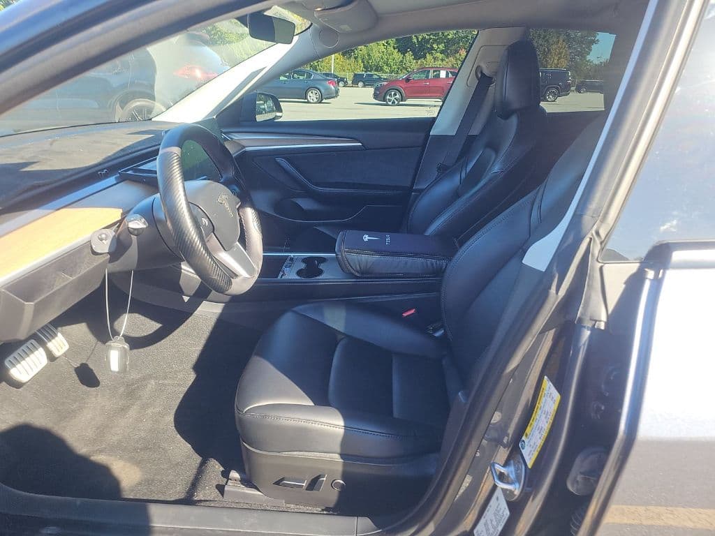 2023 Tesla Model 3 view 5
