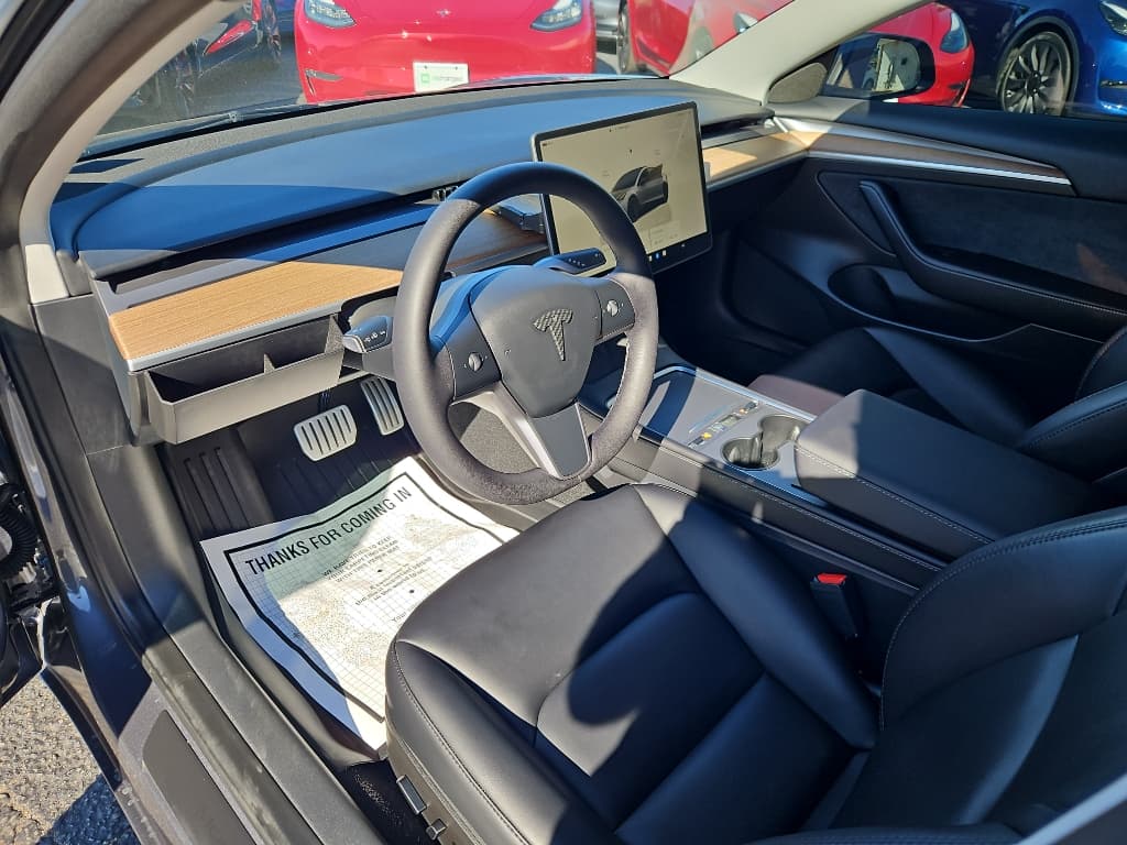 2023 Tesla Model 3 view 16
