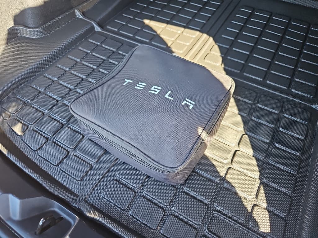 2023 Tesla Model 3 view 6