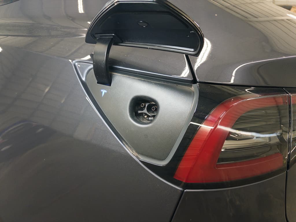 2023 Tesla Model 3 view 5