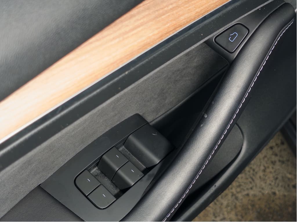 2023 Tesla Model 3 view 7