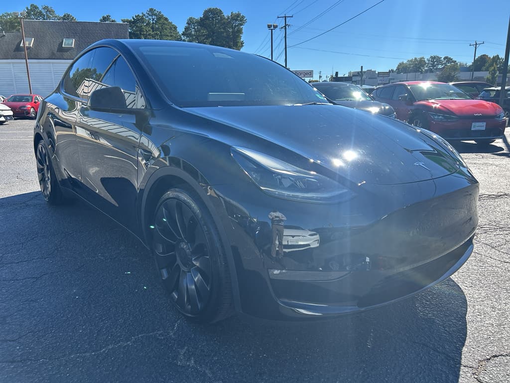 2023 Tesla Model Y view 4