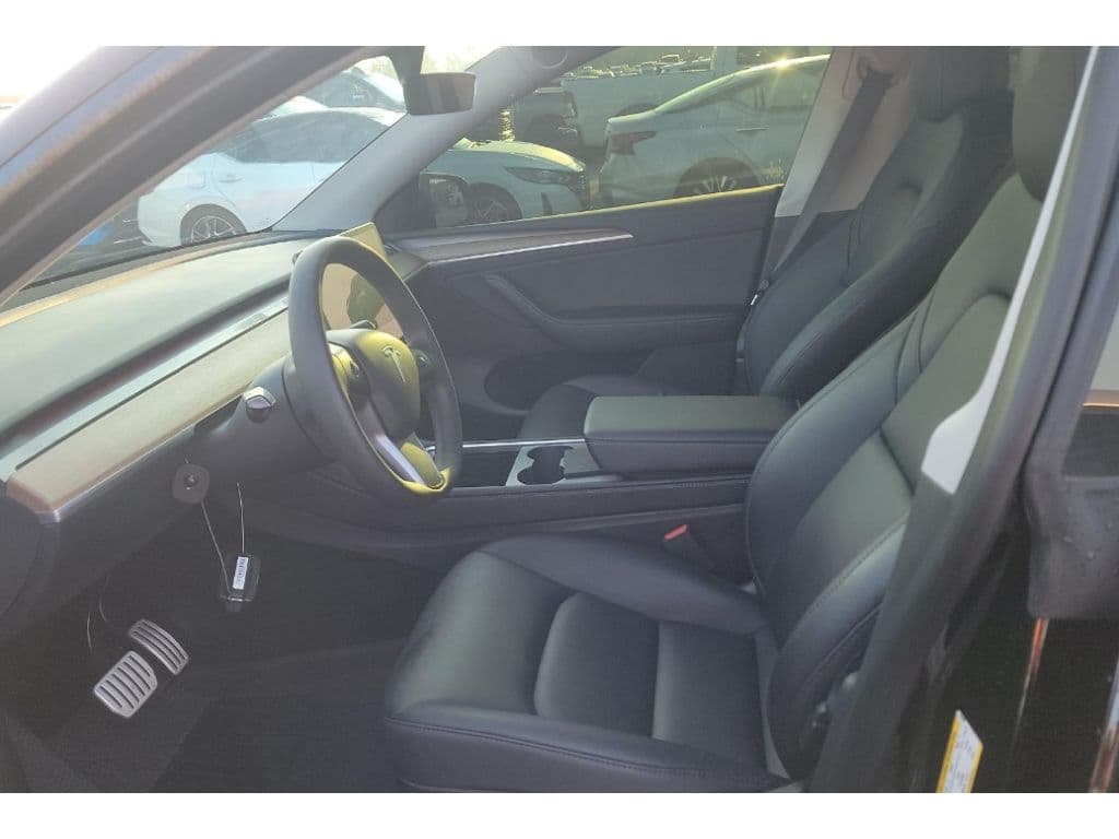 2023 Tesla Model Y view 5