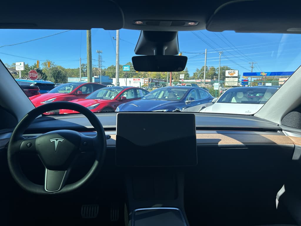 2023 Tesla Model Y view 13