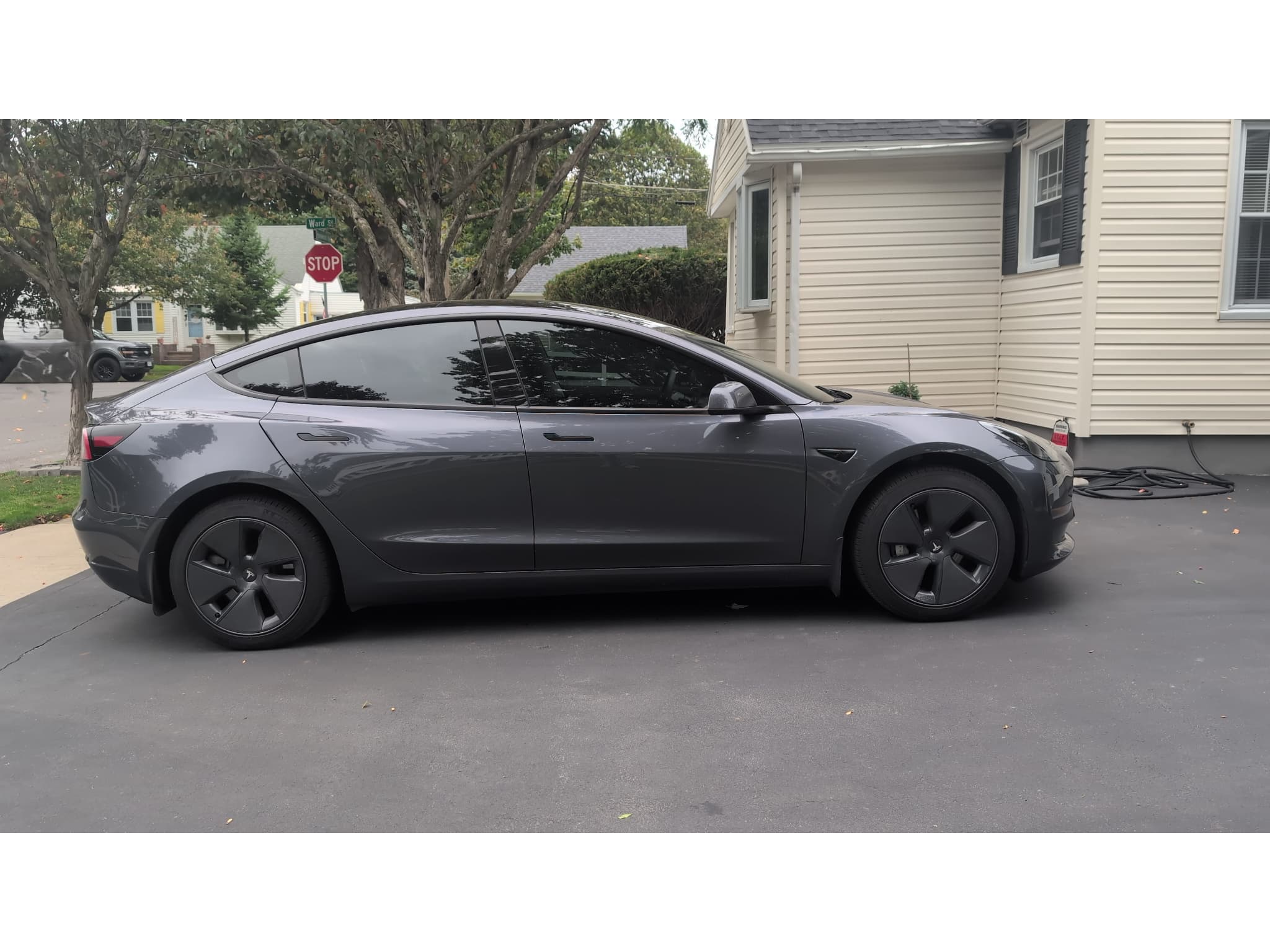2023 Tesla Model 3 view 4