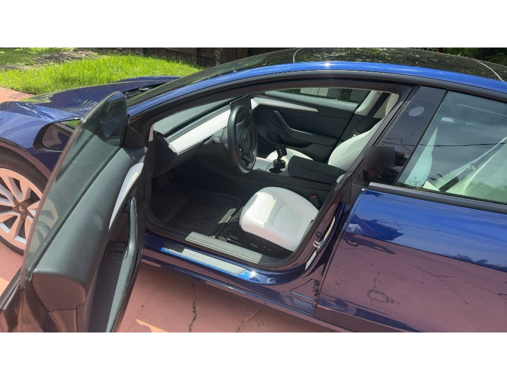 2023 Tesla Model 3 view 7