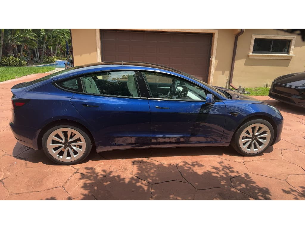 2023 Tesla Model 3 view 5