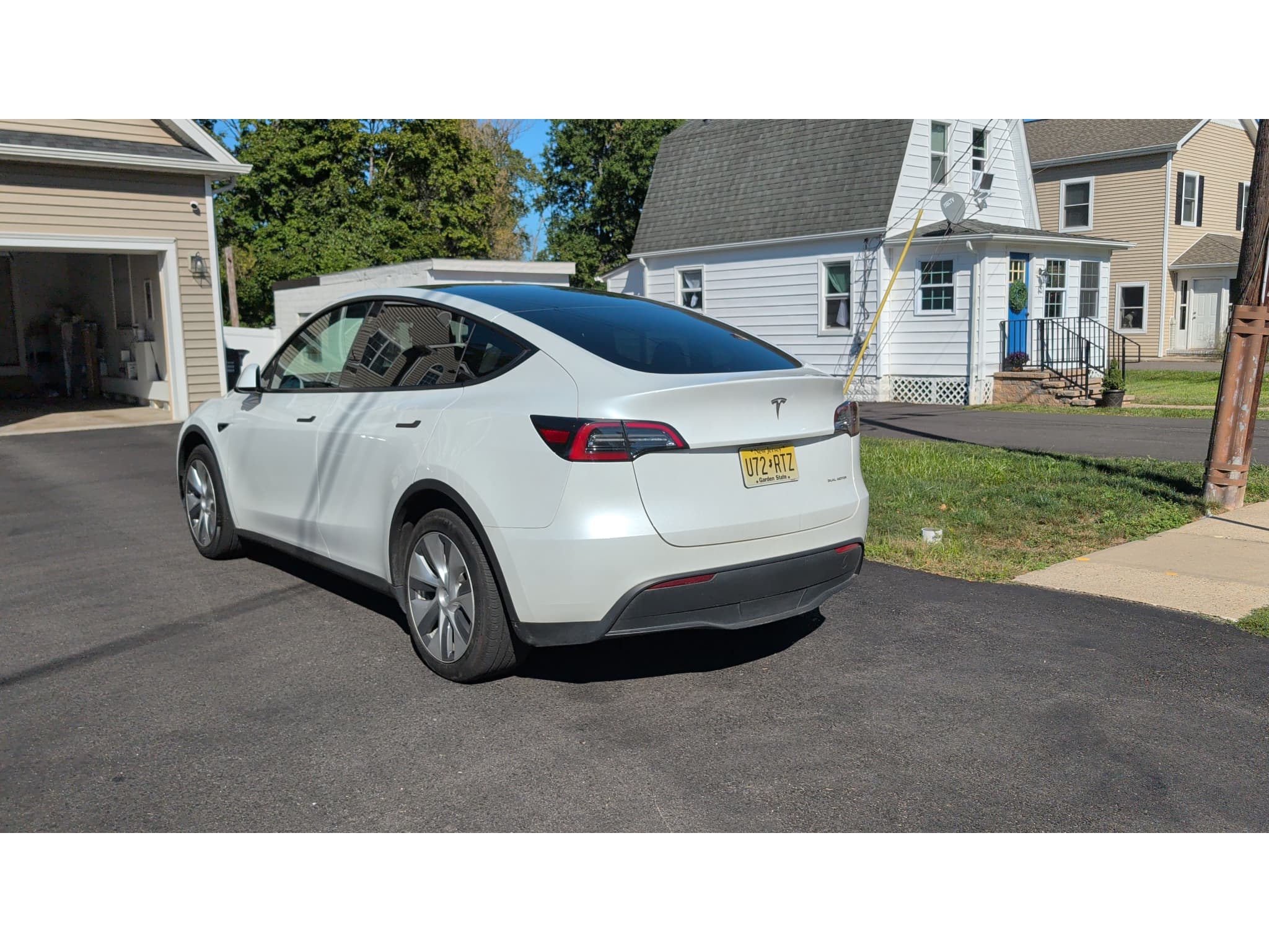 2023 Tesla Model Y view 6