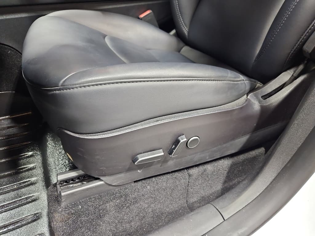 2023 Tesla Model Y view 6