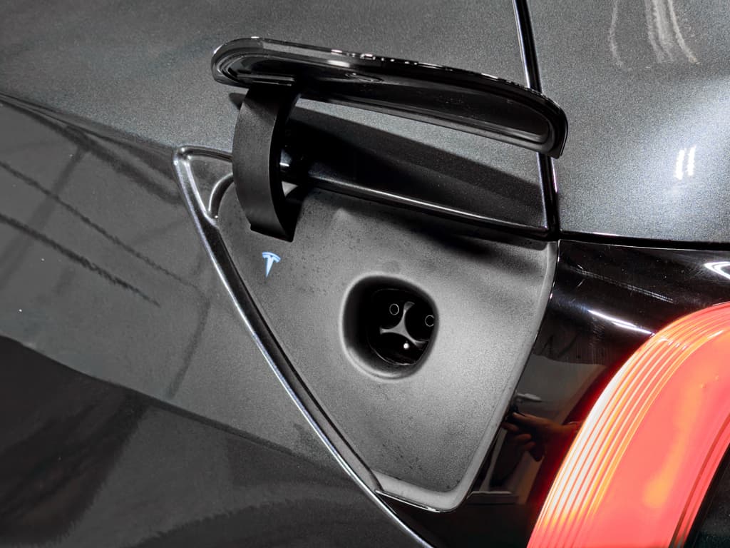 2026 Tesla Model Y view 5