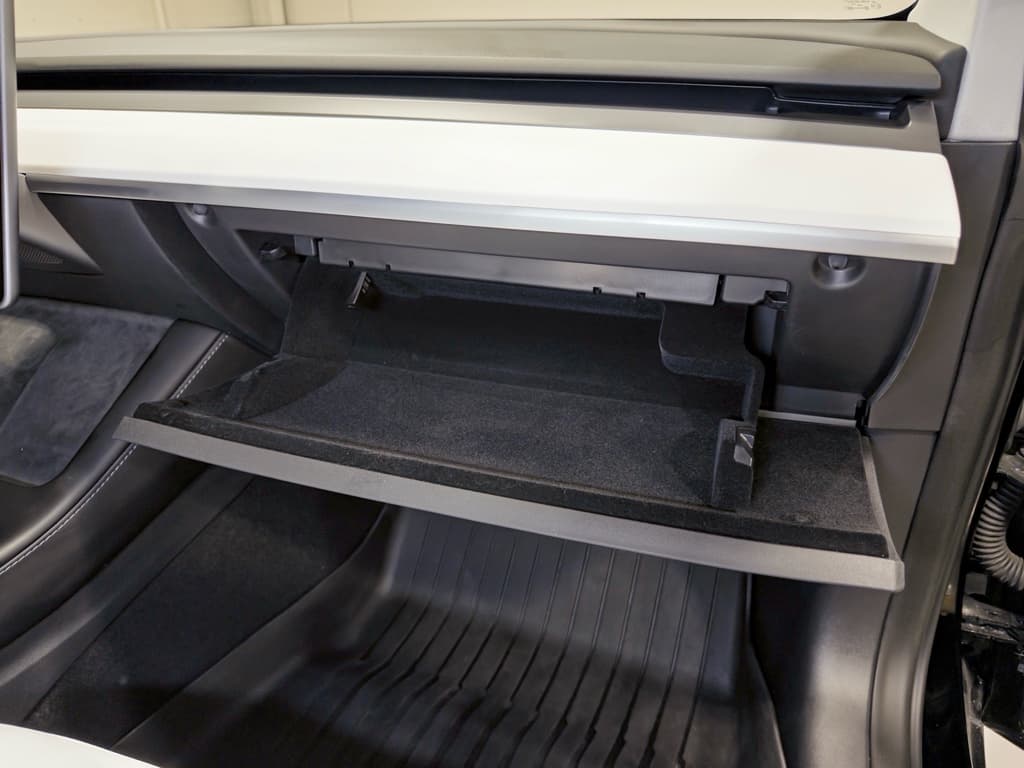 2023 Tesla Model 3 view 17